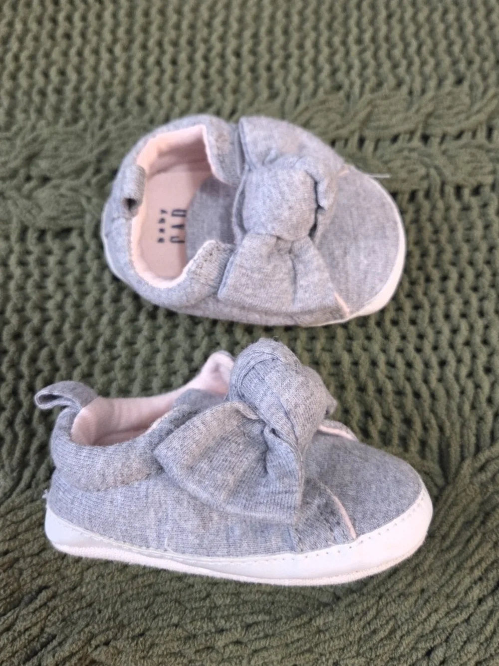 Baby Gap Slip On Infant Shoes Gray Bow Size 0-3 Months